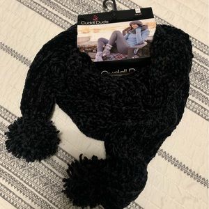 Women’s Cuddl Duds black scarf